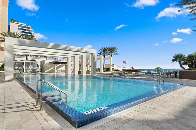 Building Photo - 101 S Fort Lauderdale Beach Blvd