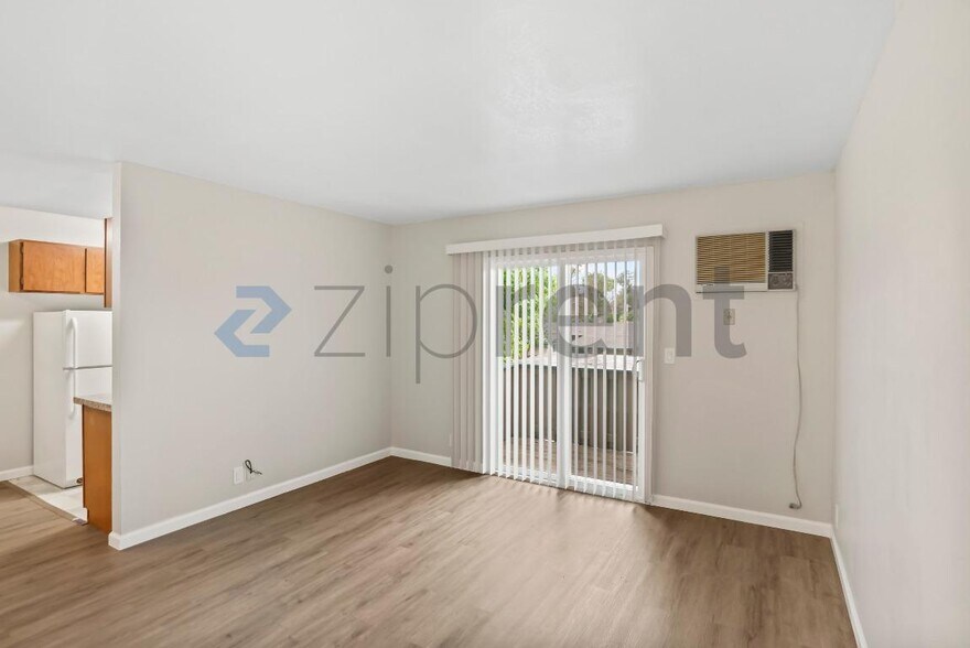 Building Photo - Unit 109