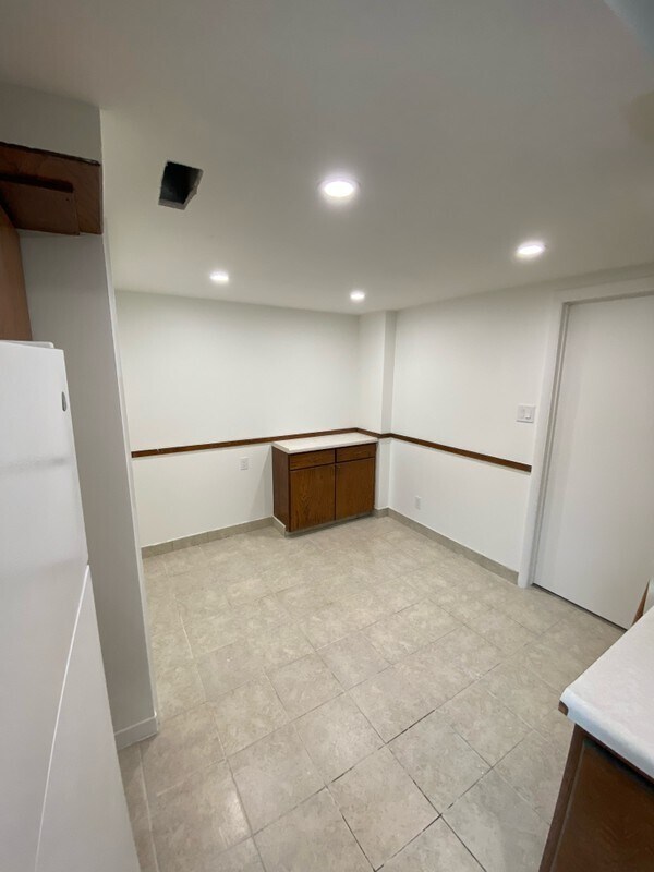 Building Photo - 2507 S Downington Ave