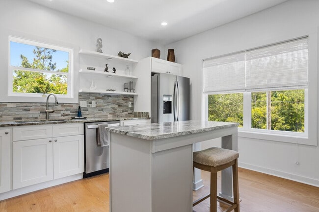 Building Photo - 111 Eleanor Ave