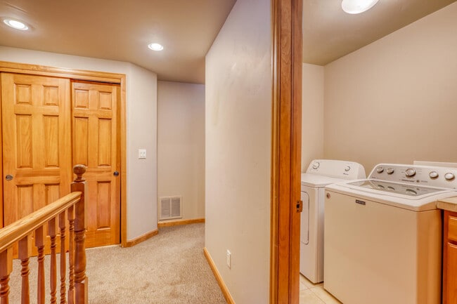 Building Photo - 140 Lions Ln