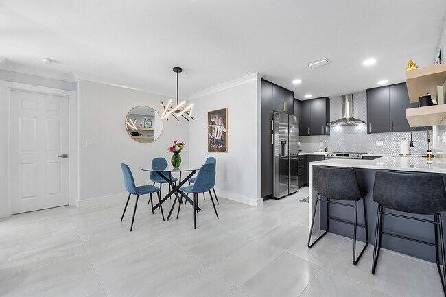 Building Photo - 2678 Carambola Cir N