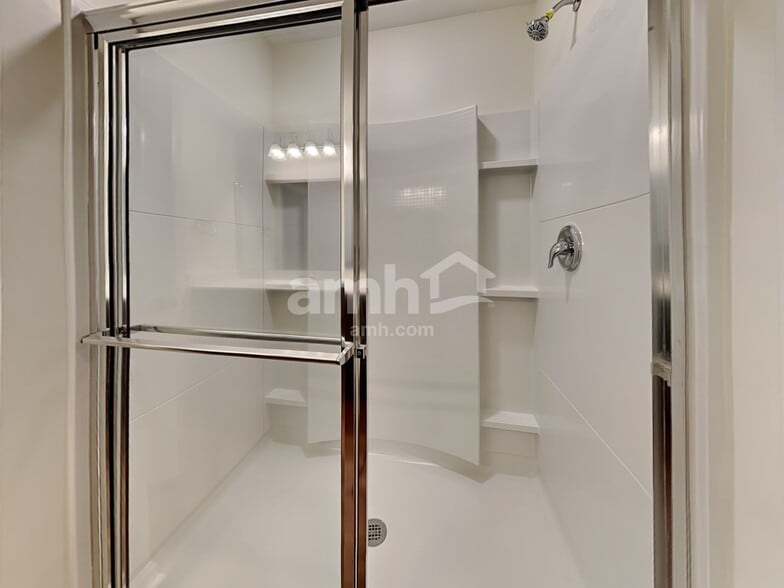 Building Photo - 123 Orion Way