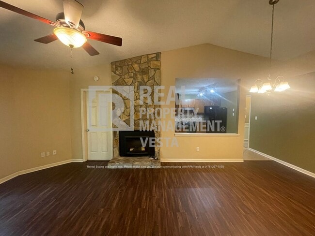 Building Photo - 146 Lake Pointe Dr