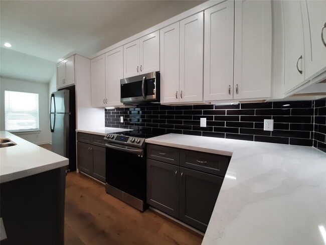 Building Photo - 4530 Mayflower St