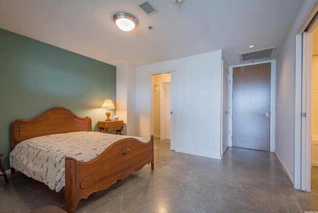 Building Photo - 315 Rock St