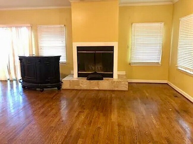 Building Photo - Spacious 3100 sq ft 3 bedroom 2 bath home on over 1.5 acres in Oak Ridge, NC