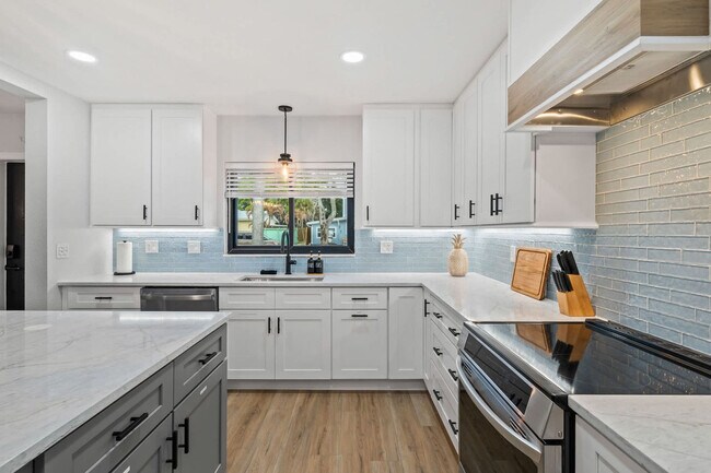 Building Photo - 115 Esther Dr