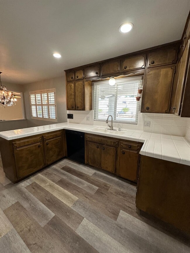 Building Photo - 1310 W Magill Ave