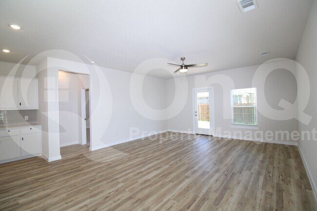 Building Photo - 330 Fire Rock Dr