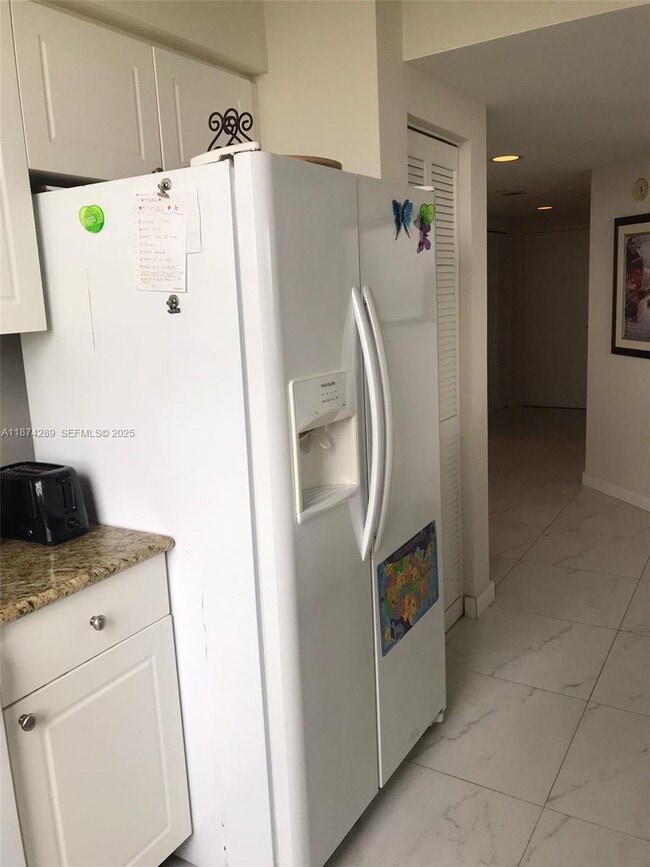 Building Photo - 19501 W Country Club Dr