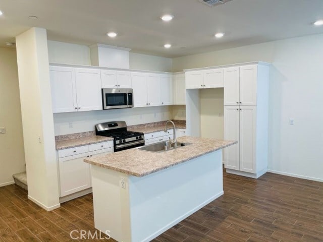 Building Photo - 30316 Town Square Dr