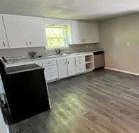 Building Photo - 821 Bond St