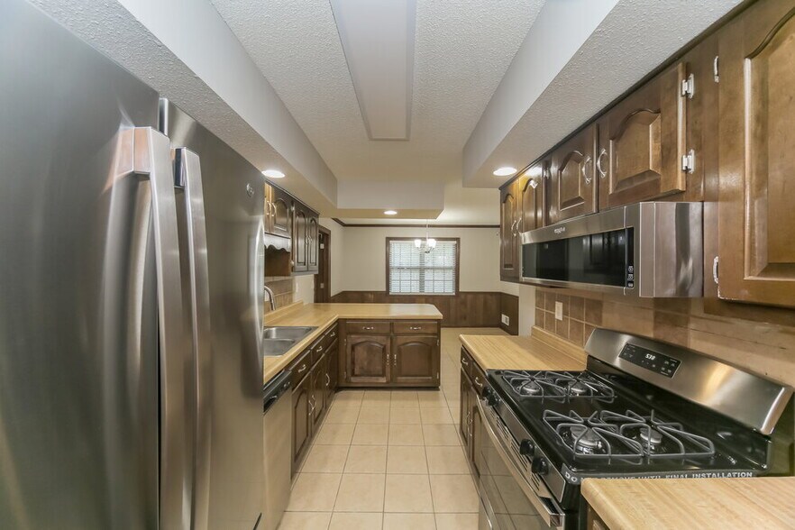 Building Photo - 312 Clarington Dr