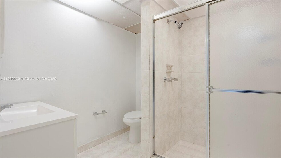 Building Photo - 10000 NW 80th Ct