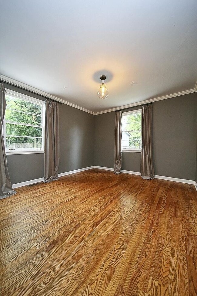 Building Photo - Picture-perfect 3BR/2BA brick bungalow In East Nashville!