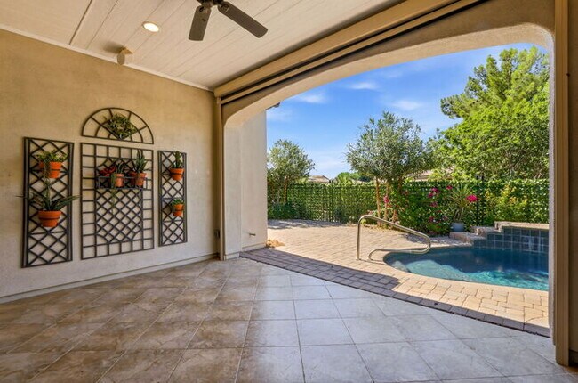 Building Photo - Encanterra Golf Community