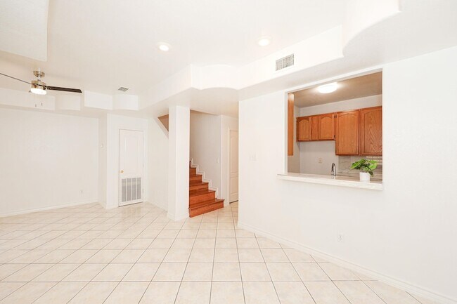 Building Photo - 1000 Ranchway Dr