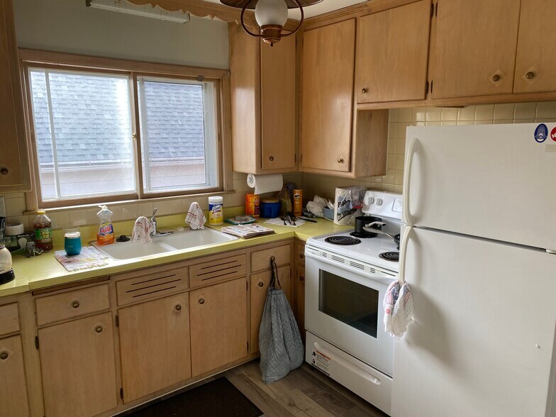 Building Photo - 2408 S 92nd St