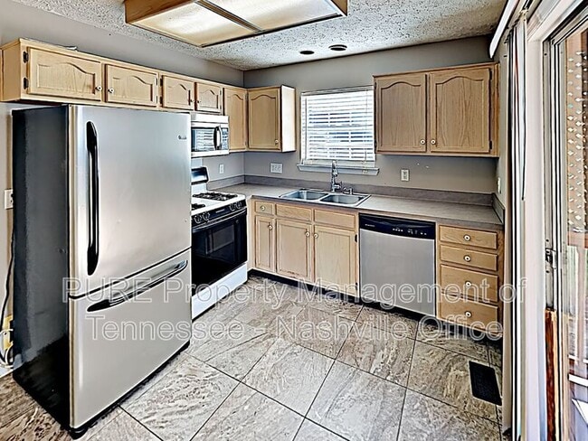 Building Photo - 656 Granwood Blvd