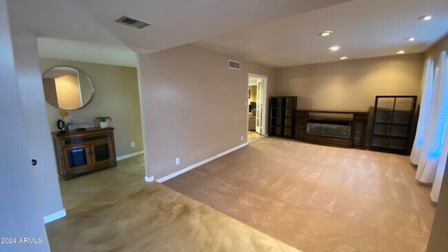 Building Photo - 6823 W Union Hills Dr