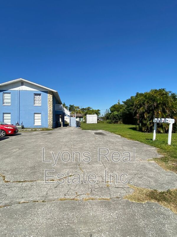 Building Photo - 3323 Canal St