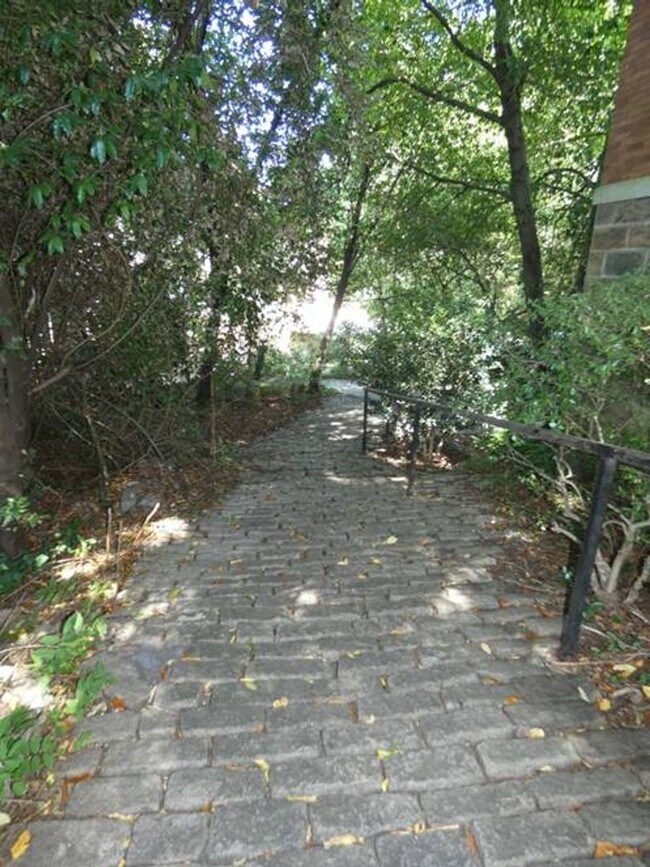 Building Photo - Hidden Gem for Rent in Highland Park!!