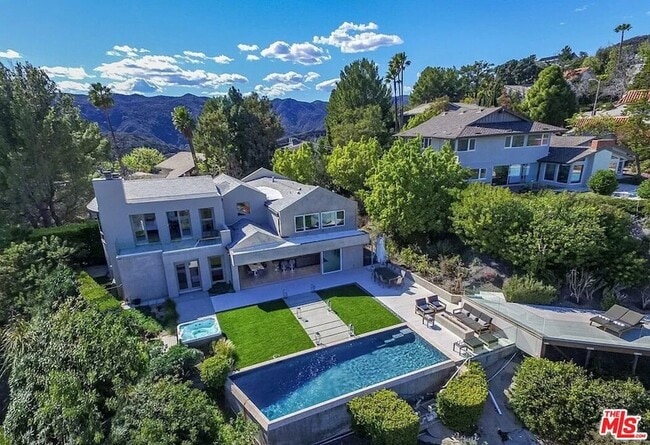 Building Photo - 2528 Westridge Rd