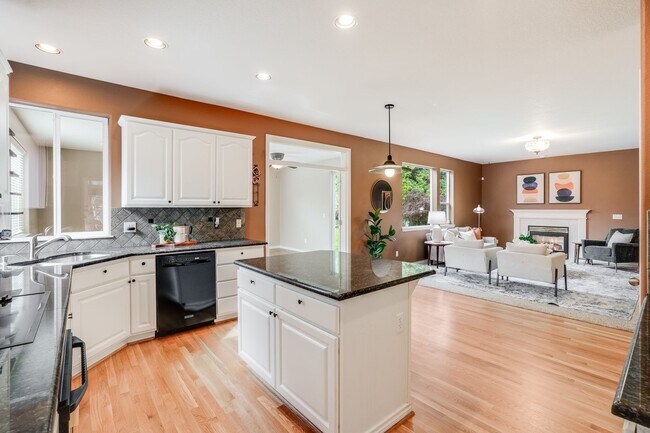 Building Photo - Beautiful 4 Bed, 3 Bath Rental Home in Bea...