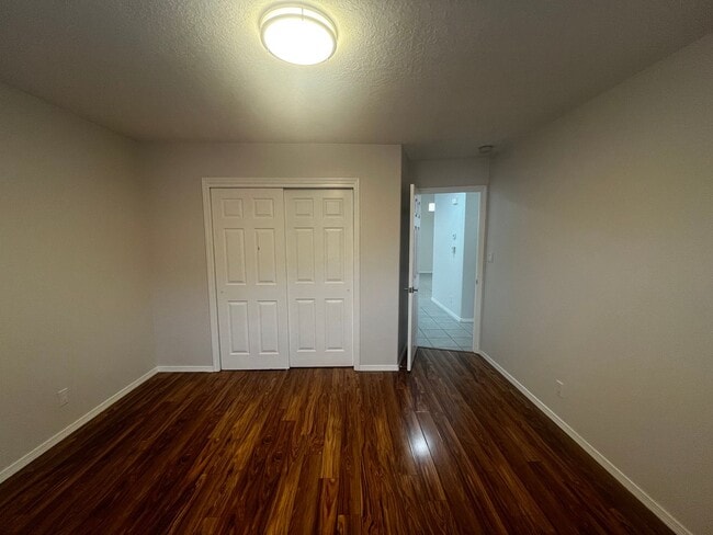 Building Photo - Newly Renovated 3 Bedroom 2 Bedroom Home