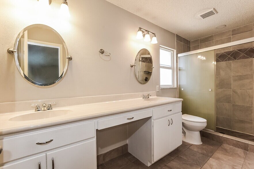 Building Photo - 1029 Beckstrom Dr
