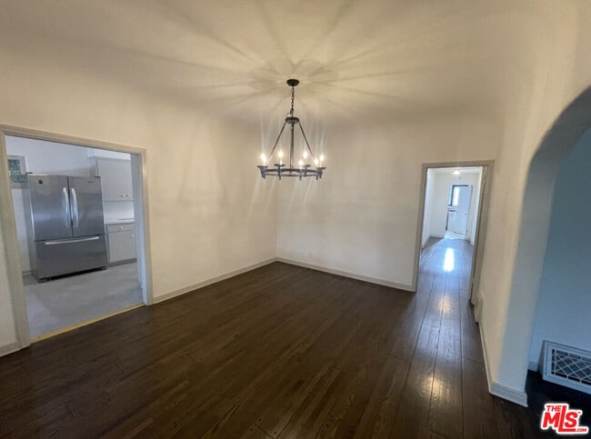 Building Photo - 147 S Poinsettia Pl