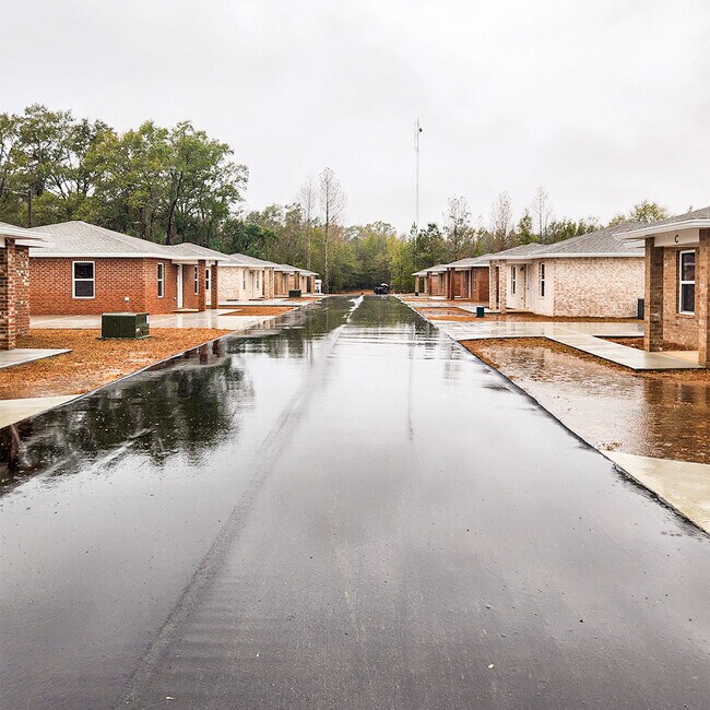 Building Photo - The Cottages of East Avenue