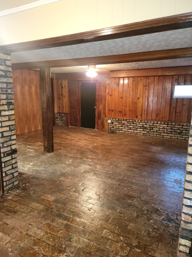 Building Photo - 2501 Rowell St