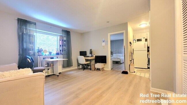 Building Photo - 200 Kelton St