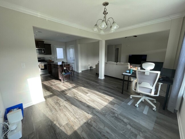 Building Photo - Lovely Three Bedroom Home in Camden and Minutes Away from I-20