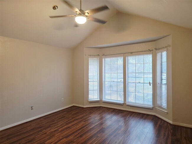 Building Photo - 15330 Oak Terrace Dr