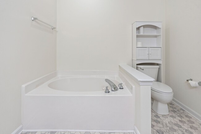 Building Photo - End Unit Townhome - 4 Bedrooms with First ...