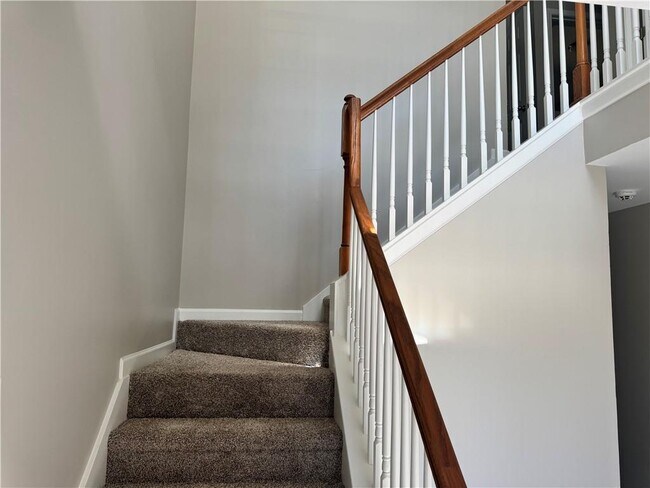 Building Photo - 3140 Ridge Hill Pkwy