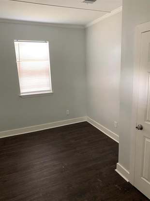 Building Photo - 1107 Avenue A