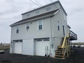 Building Photo - 330 Dock Rd