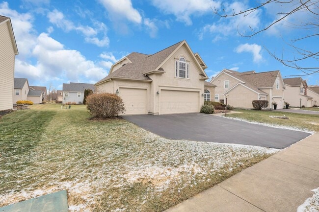 Building Photo - 3796 Village Club Dr