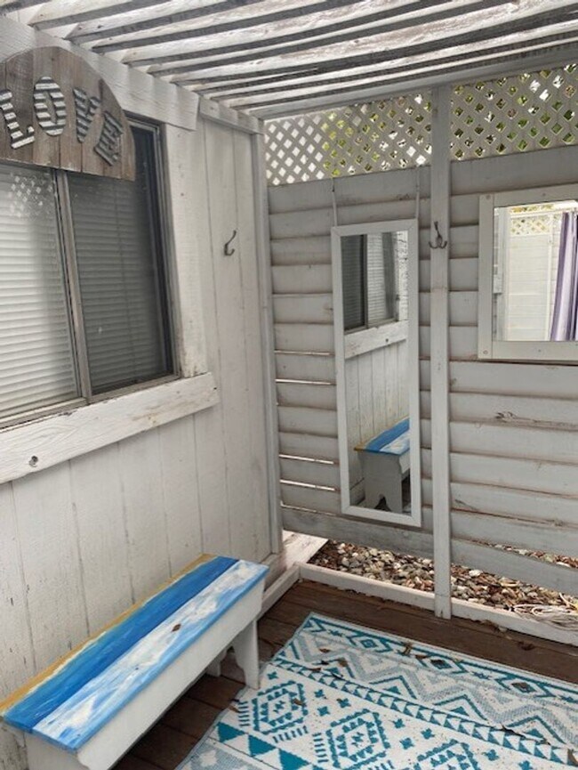 Building Photo - Beautiful Home w/ Pool