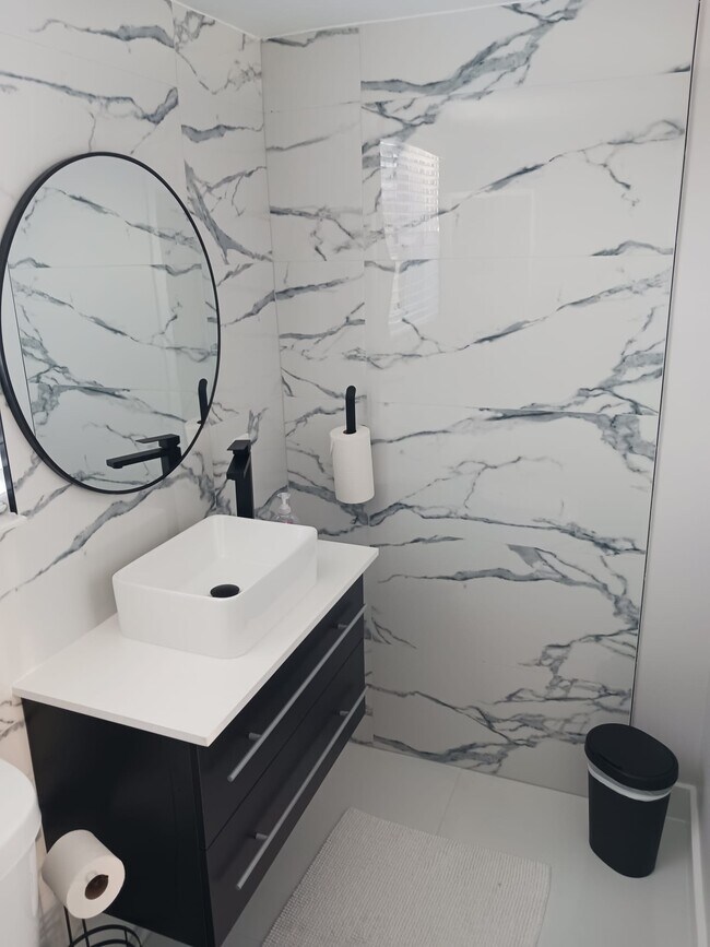 Building Photo - 680 E 8th Ave