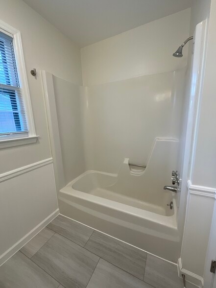 Building Photo - 612 Garland Dr