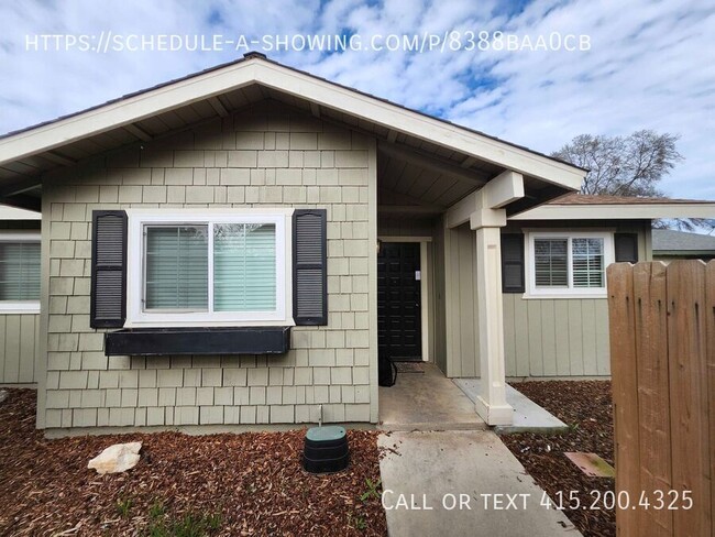 Building Photo - Beautifully renovated 3-bedroom, 2-bath ho...