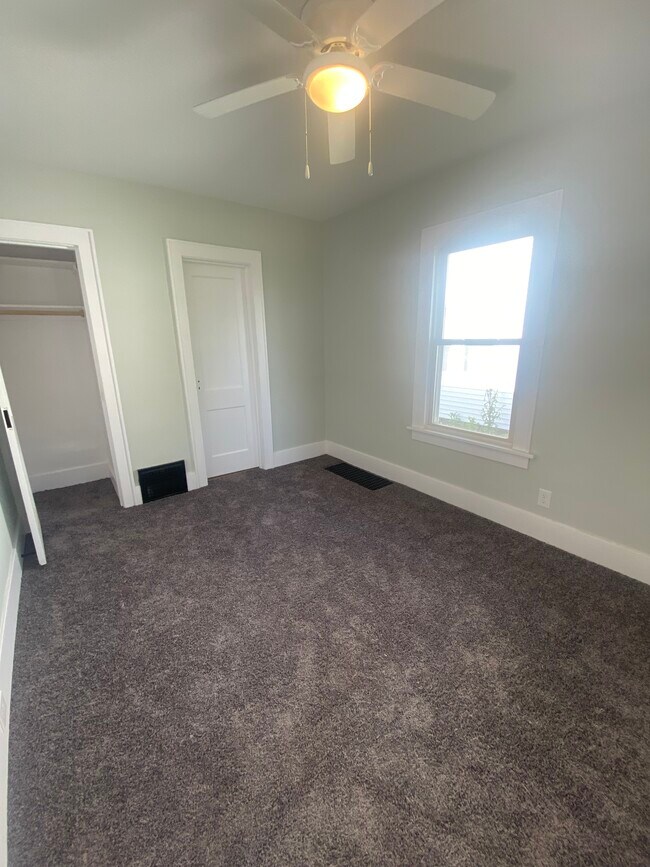 Building Photo - 1131 E Garfield St