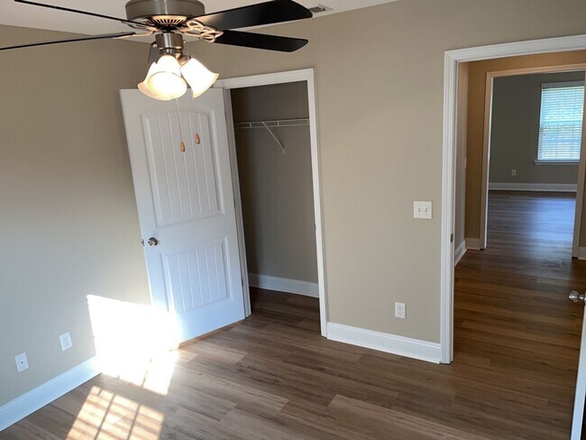Building Photo - 202 Scarlett Ln