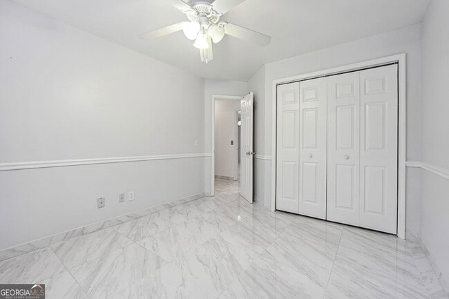 Building Photo - 3149 Lakeview Pkwy