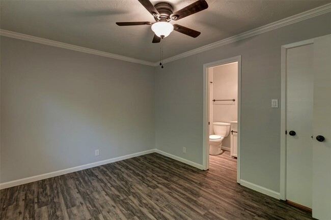 Building Photo - 800 Osage Dr
